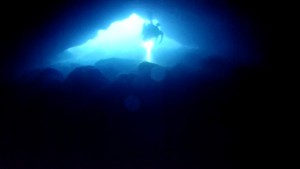 Diving Hawaii: Exploring Maui’s Unique “Bubble Cave” | California Diver ...